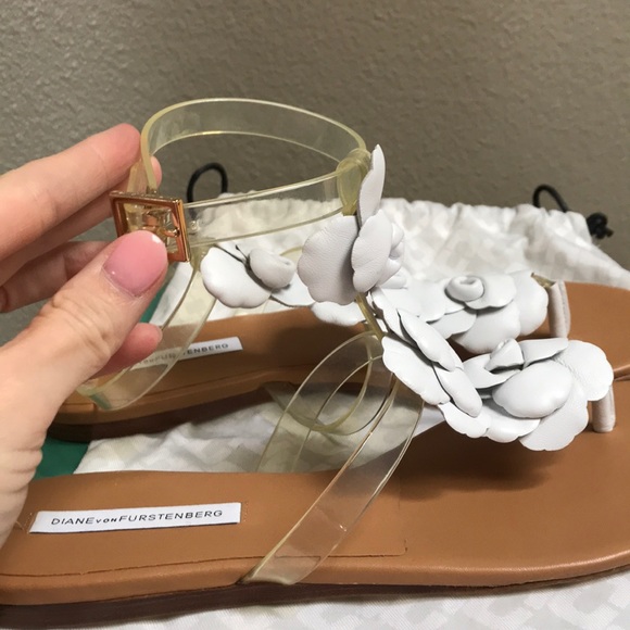 NWOT! DVF White Flower Leather Ankle Sandal! - Picture 2 of 5